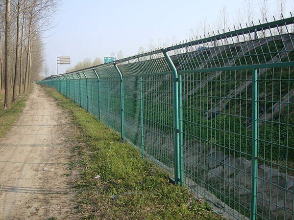 公路隔離柵圖片4 公路隔離柵圖片4