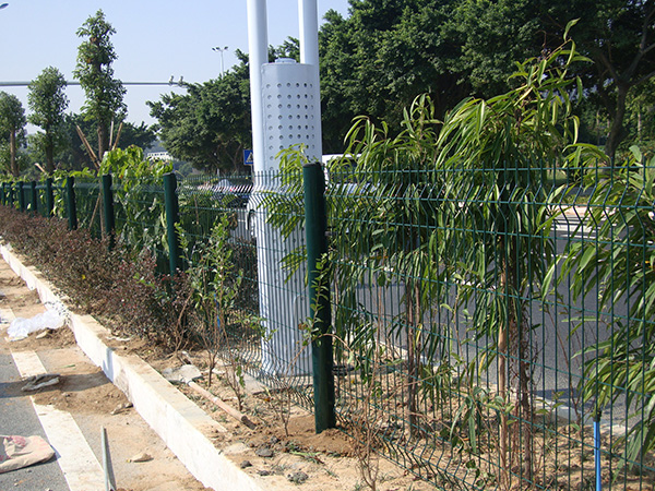 綠化帶防護網(wǎng)案例展示圖片2 綠化帶防護網(wǎng)案例展示圖片2