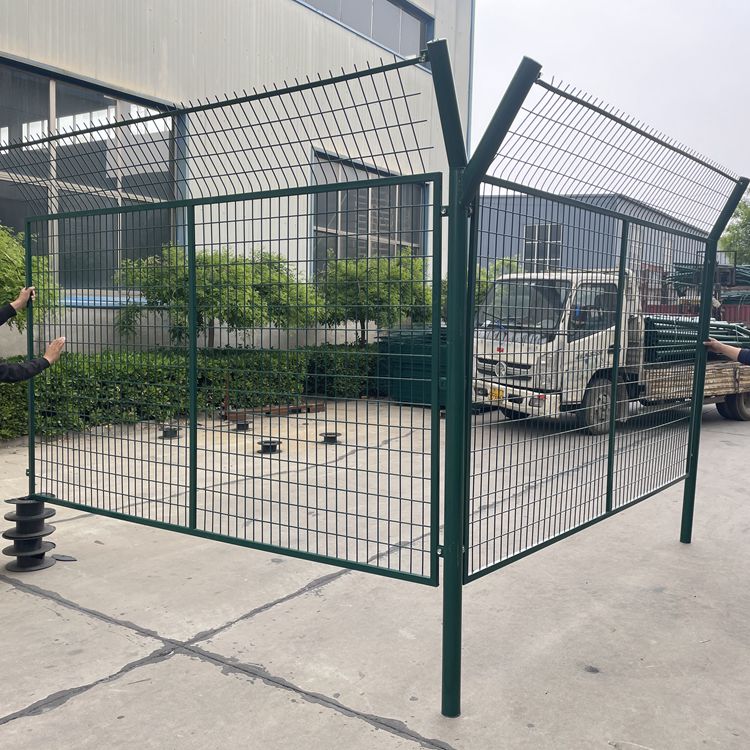 機場鋼筋網圍界案例展示圖片4 機場鋼筋網圍界案例展示圖片4