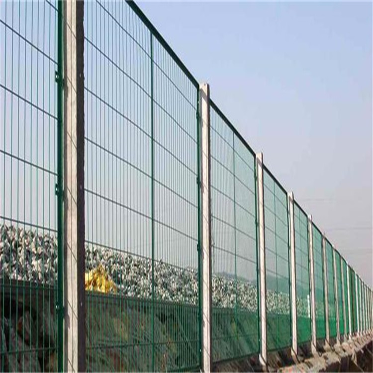 8001鐵路護(hù)欄網(wǎng)安裝人工報(bào)價(jià)圖片4