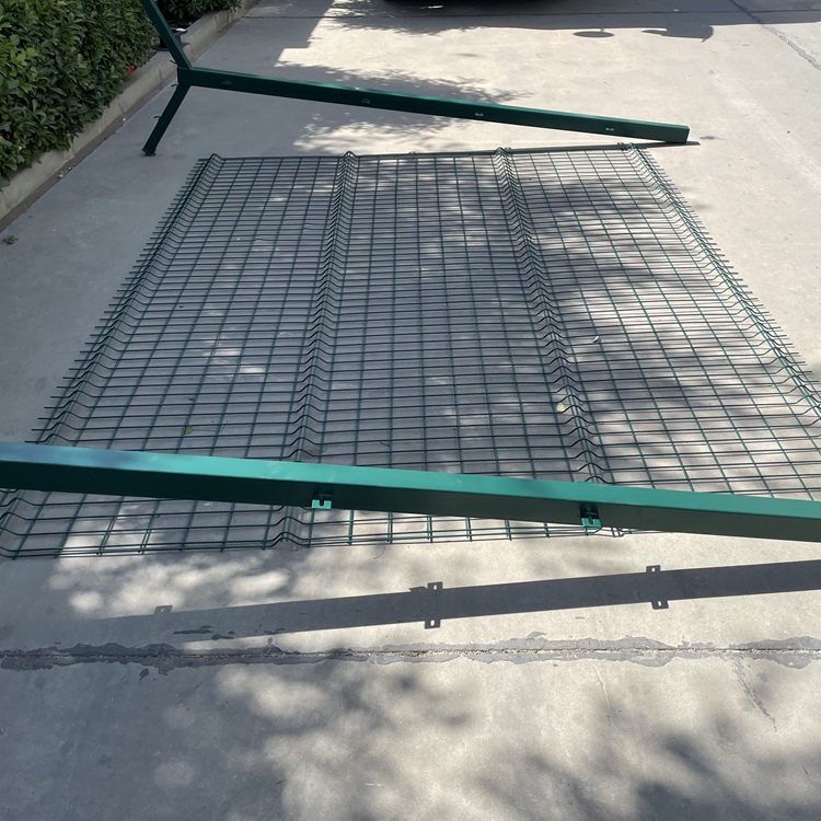 機(jī)場飛行區(qū)隔離網(wǎng)標(biāo)準(zhǔn)圖片2 機(jī)場飛行區(qū)隔離網(wǎng)標(biāo)準(zhǔn)圖片2