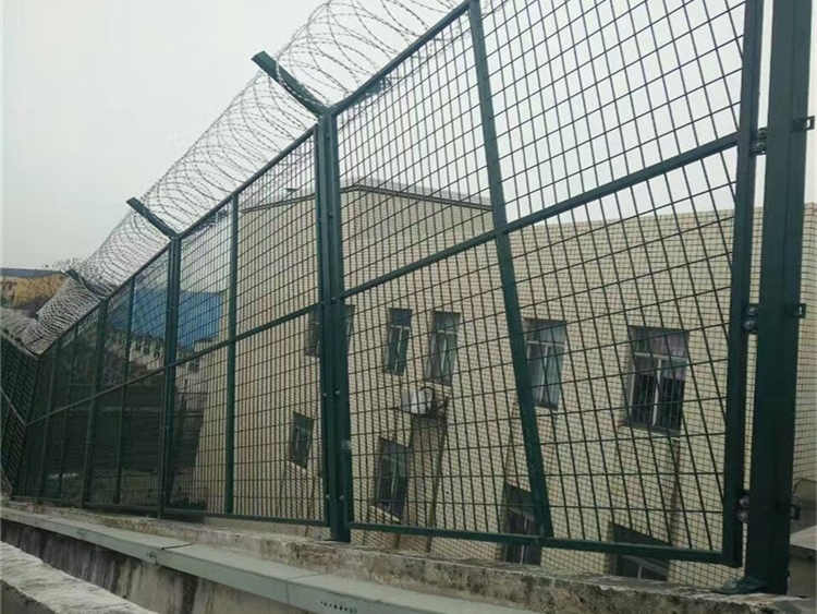 加高隔離網墻 加高隔離網墻