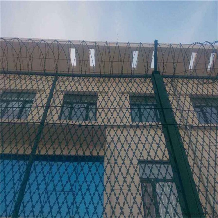 石家莊監獄鋼網墻安裝刀刺網效果圖片4