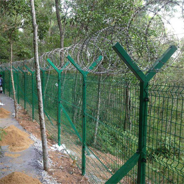 圈地護欄18631858321 圈地護欄18631858321