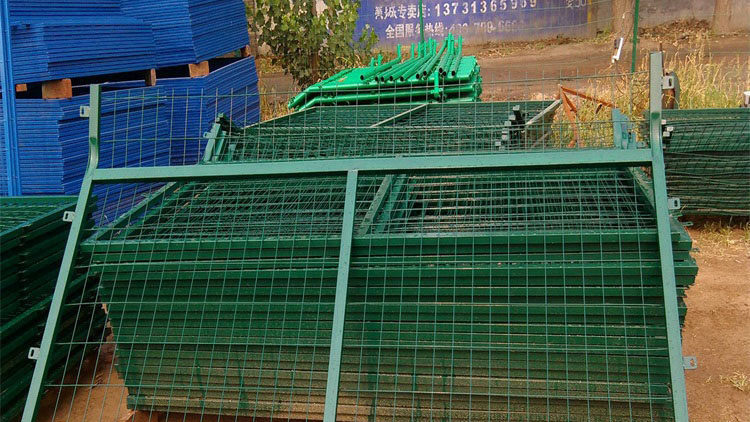 高速護欄18631858321 高速護欄18631858321