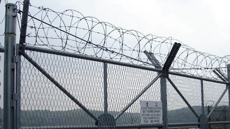 鐵路防攀爬防護網18631858321 鐵路防攀爬防護網18631858321