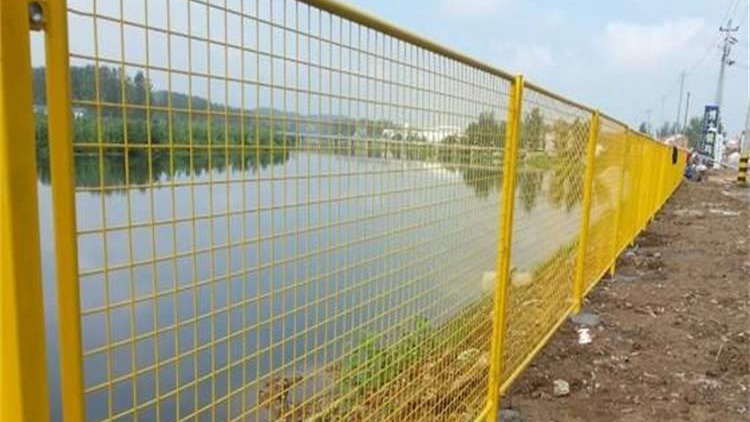 水庫鐵絲浸塑圍網18631858321 水庫鐵絲浸塑圍網18631858321