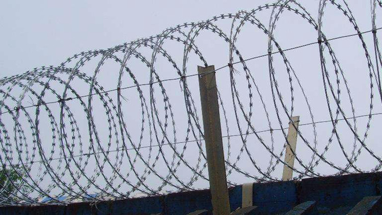 云南鍍鋅刀刺網18631858321 云南鍍鋅刀刺網18631858321