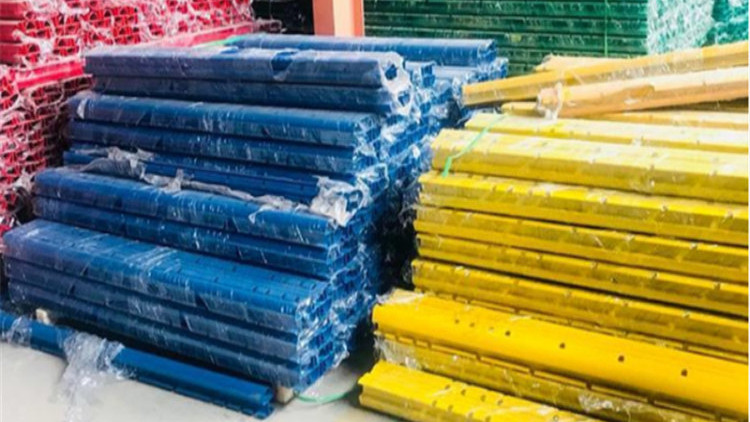 三角折彎護欄網顏色多選18631858321