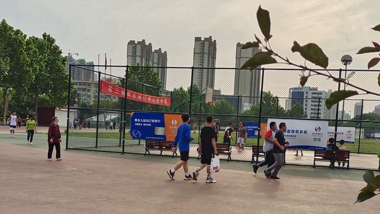 籃球場護(hù)欄網(wǎng)18631858321 籃球場護(hù)欄網(wǎng)18631858321