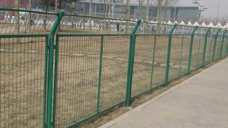 邊框式護欄18631858321 邊框式護欄18631858321