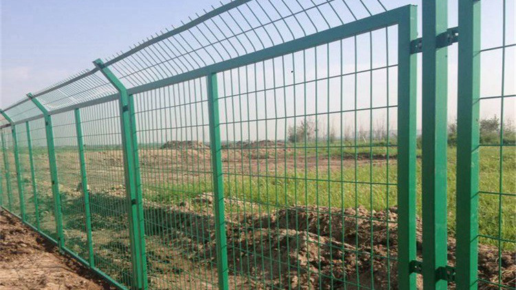 鐵路護欄網18631858321