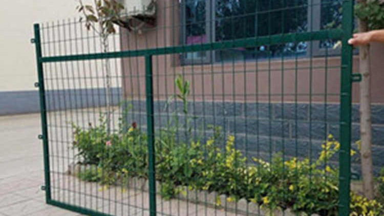 鐵路護(hù)欄網(wǎng)18631858321 鐵路護(hù)欄網(wǎng)18631858321