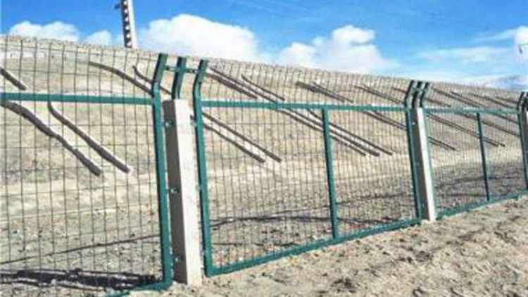 8001鐵路防護(hù)柵欄18631858321 8001鐵路防護(hù)柵欄18631858321