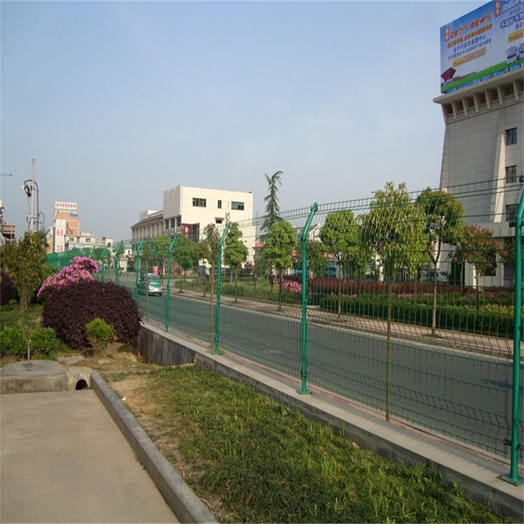 雙邊絲護欄網用在高速公路上也是比較廣泛的圖片3