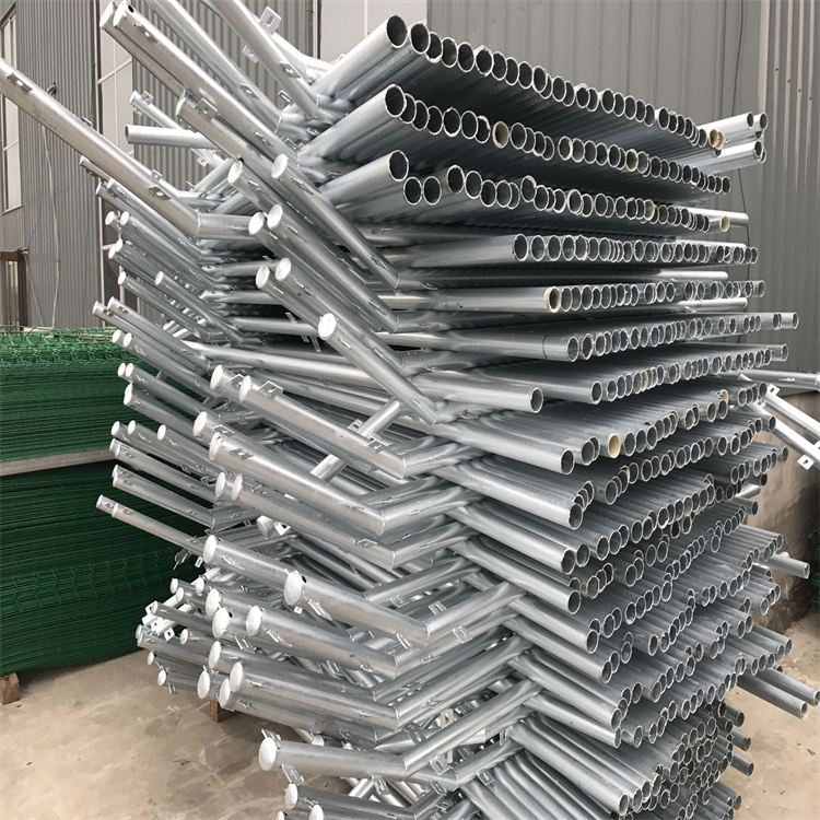 高速公路熱鍍鋅護(hù)欄網(wǎng)圖片3 高速公路熱鍍鋅護(hù)欄網(wǎng)圖片3