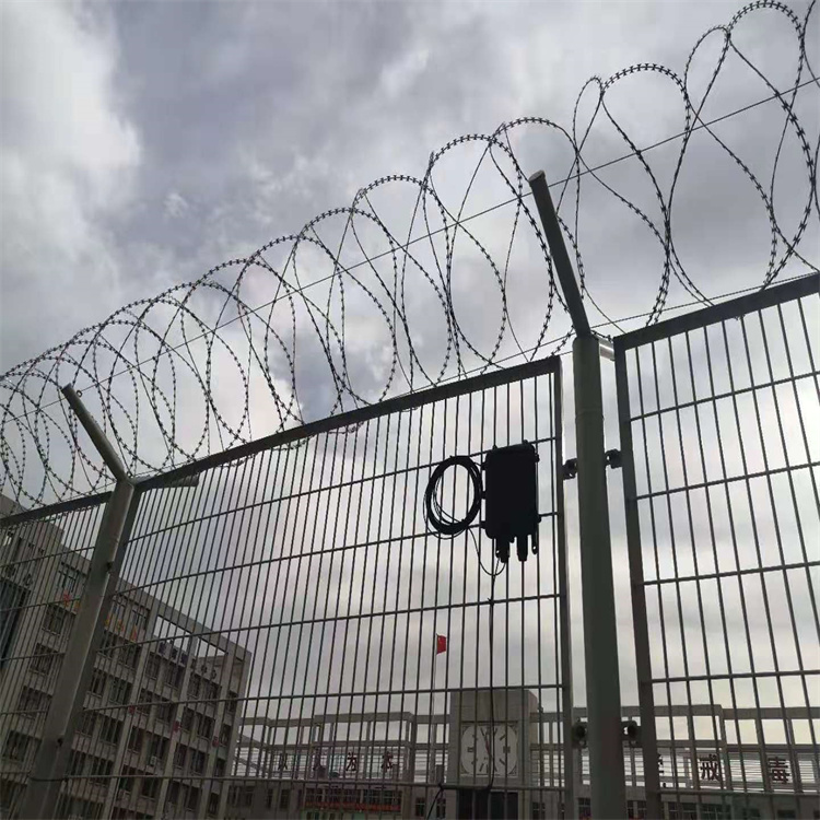 Y型立柱隔離網(wǎng)圖片4 Y型立柱隔離網(wǎng)圖片4